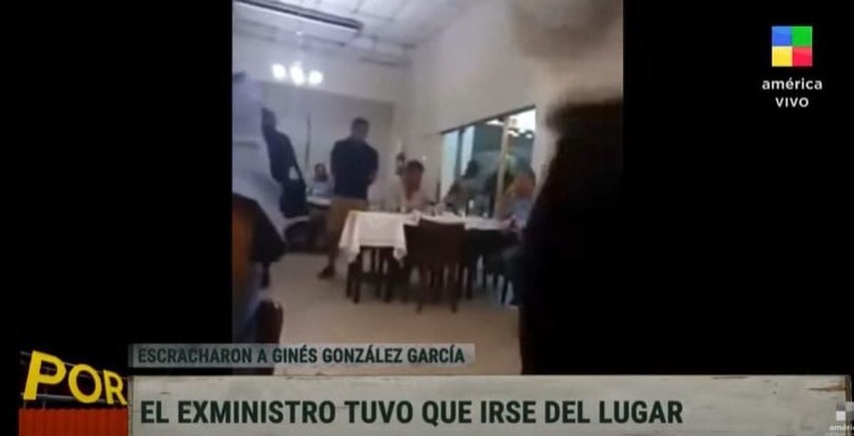 Escracharon a Ginés González García en un restaurante porteño