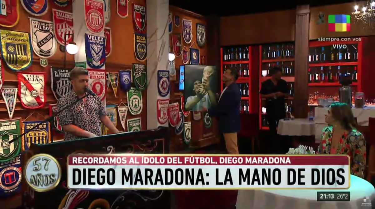 El homenaje de Polémica en el bar a Diego Maradona