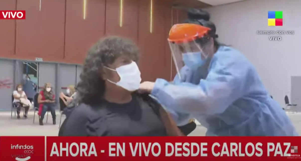 Córdoba: La Mona Jiménez se vacunó contra el coronavirus